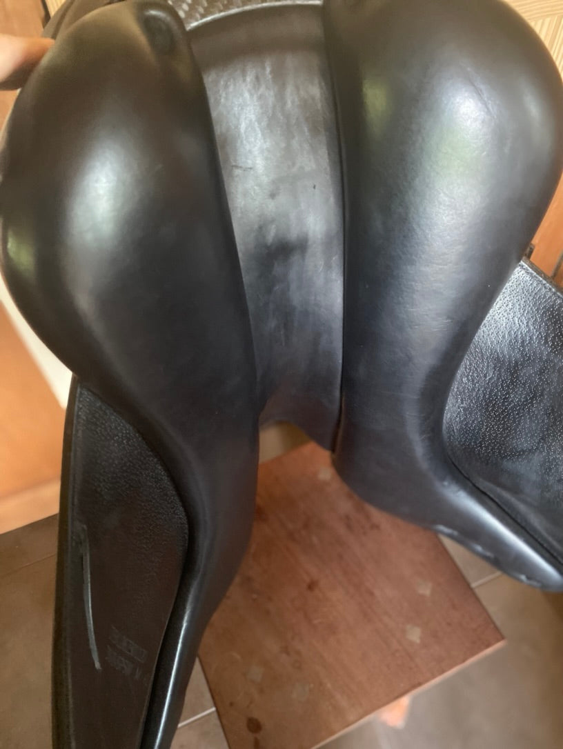 Equipe Viktoria Dressage Saddle 17.5 Long Flap Medium Black