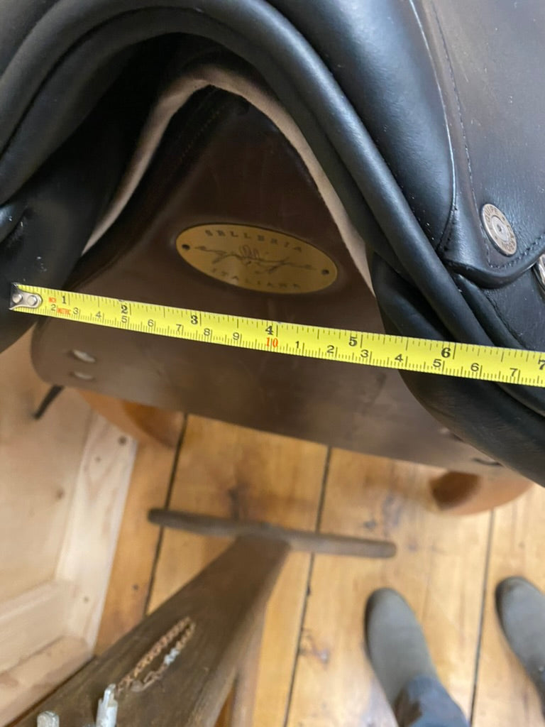 Equipe Viktoria Dressage Saddle- 17.5" Medium- Black