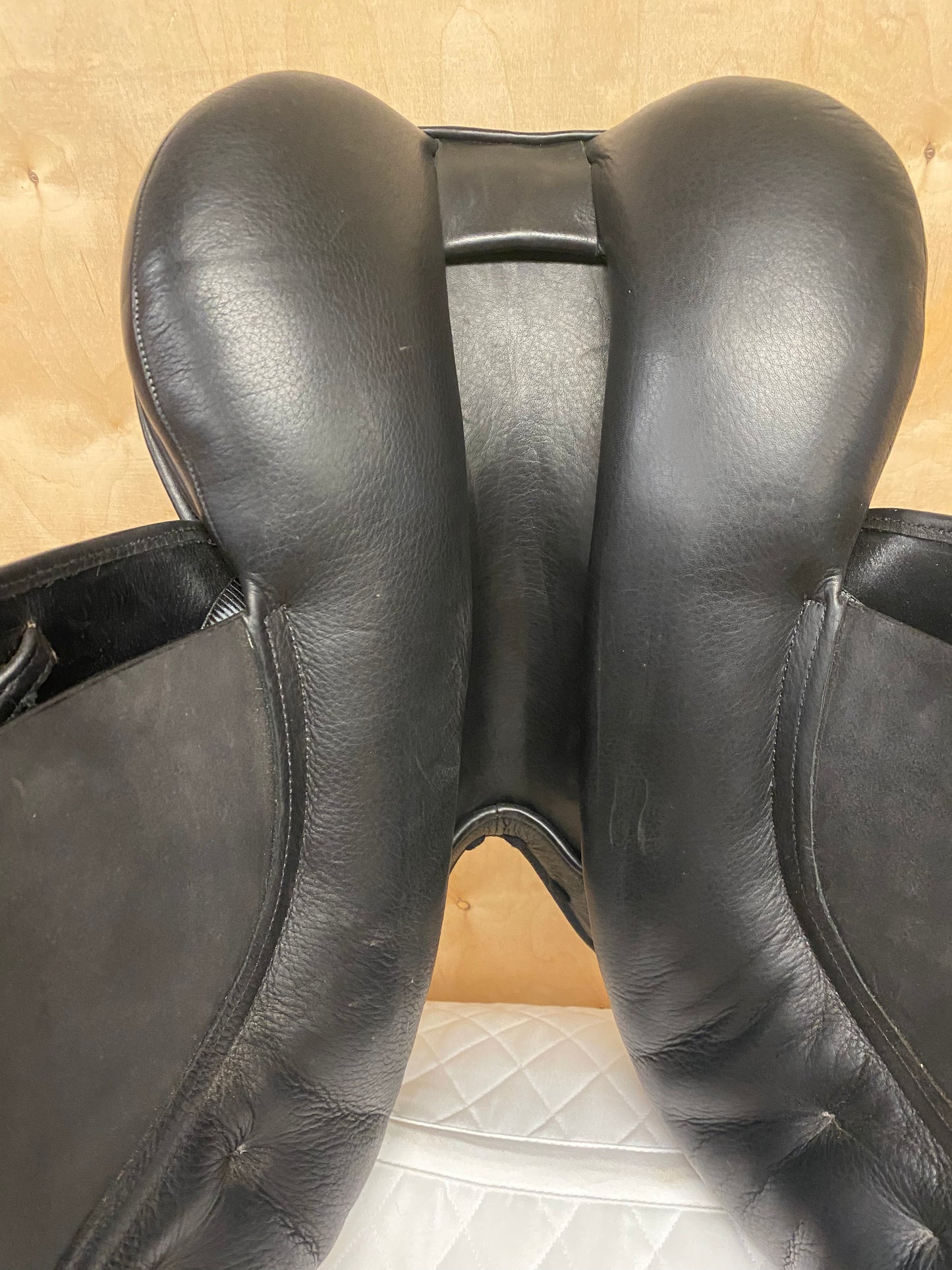 Täkt TSD-37 Dressage Saddle 18" MFW+