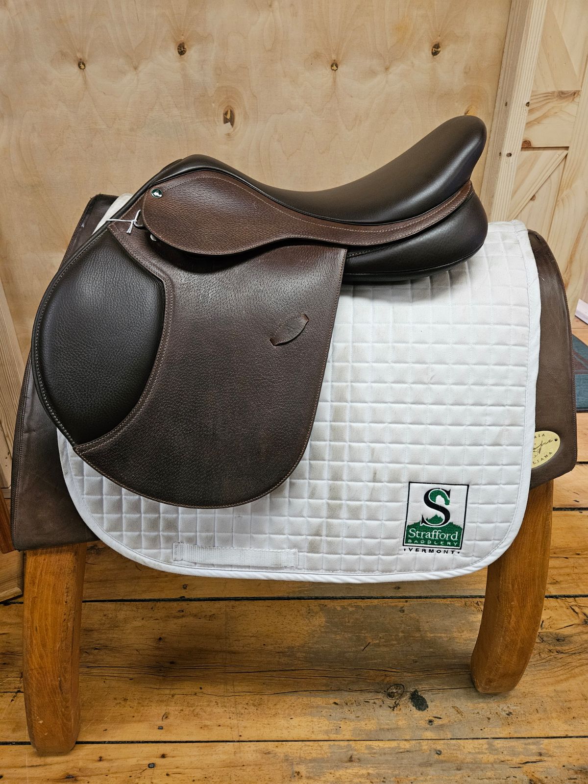 Arena Jump Saddle-Brown-17.5"