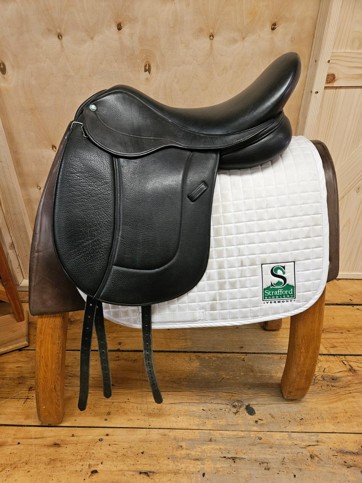 Täkt TSD-17 Dressage Saddle 19" Wide Black