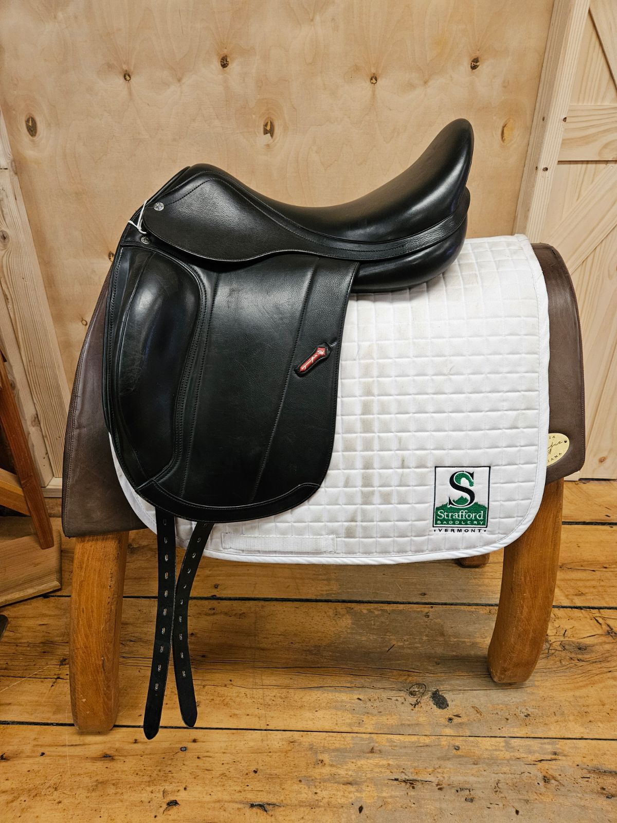 Equipe Karina Dressage Saddle-17.5"-M Panel-M Width-Black