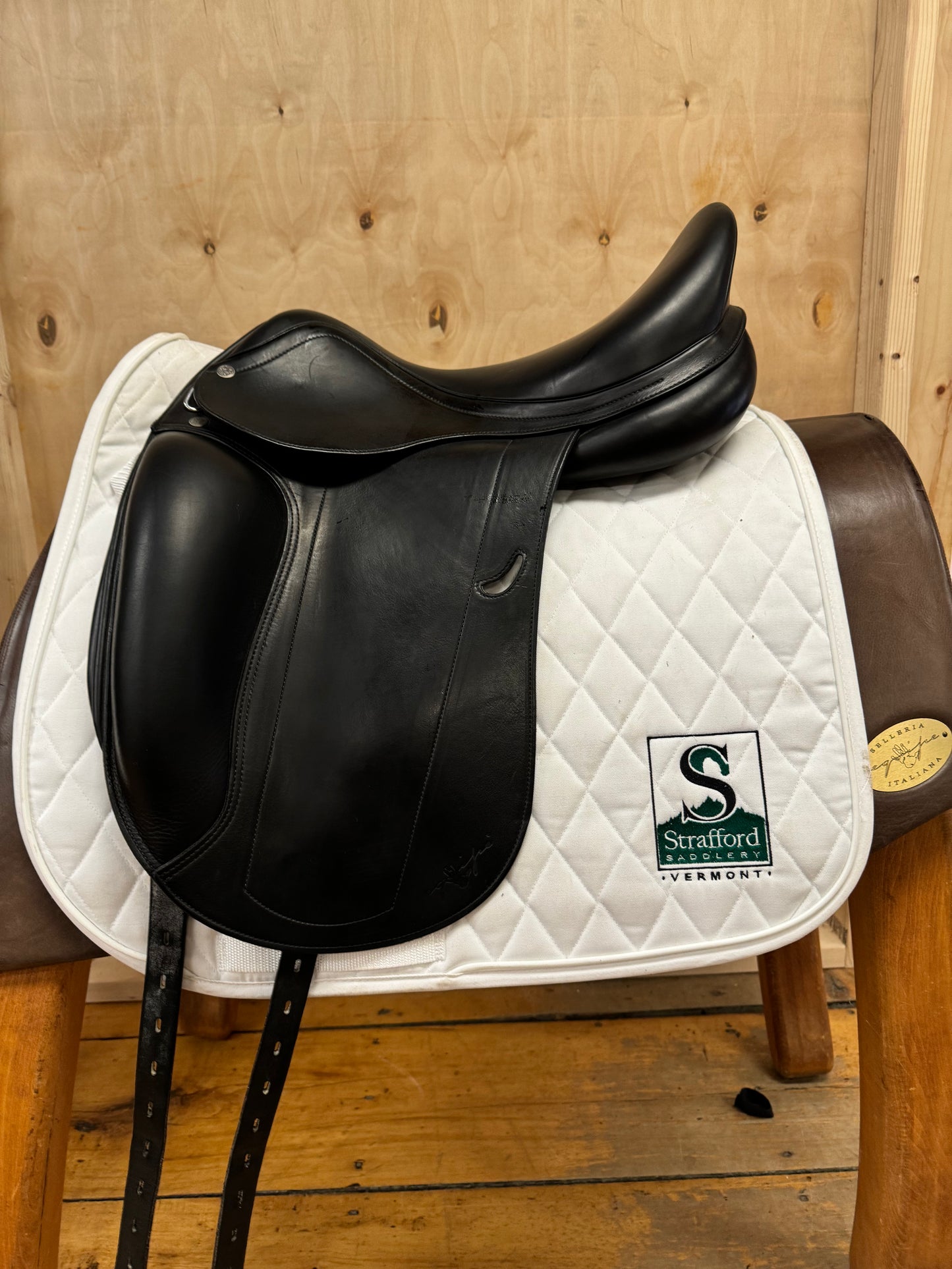 Equipe Emporio Dressage- 17" M+ Black