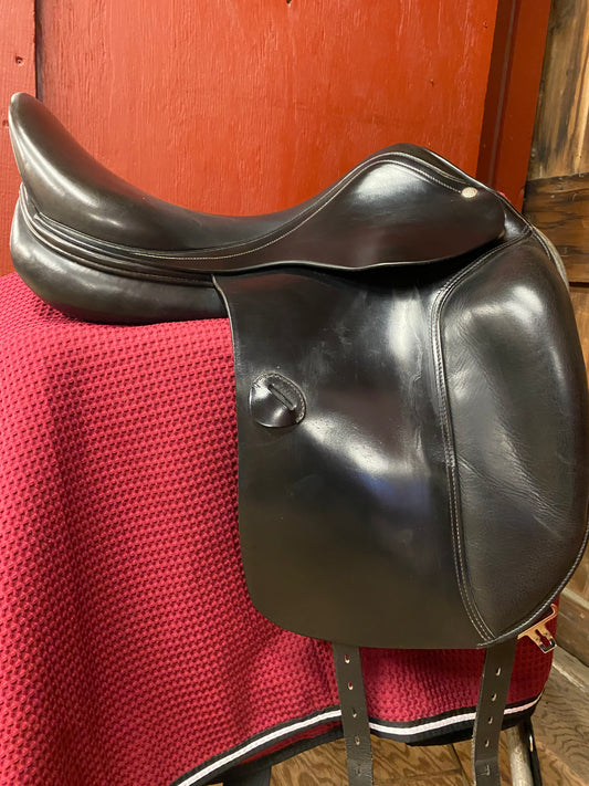 Amerigo Vega Dressage Saddle-18"-Medium-Black