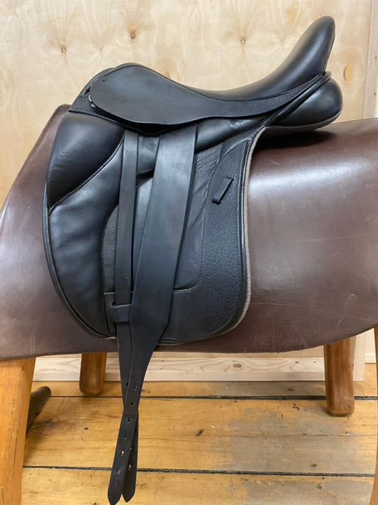 Black Country Vinici Dressage Saddle- 17.5"- M- Black