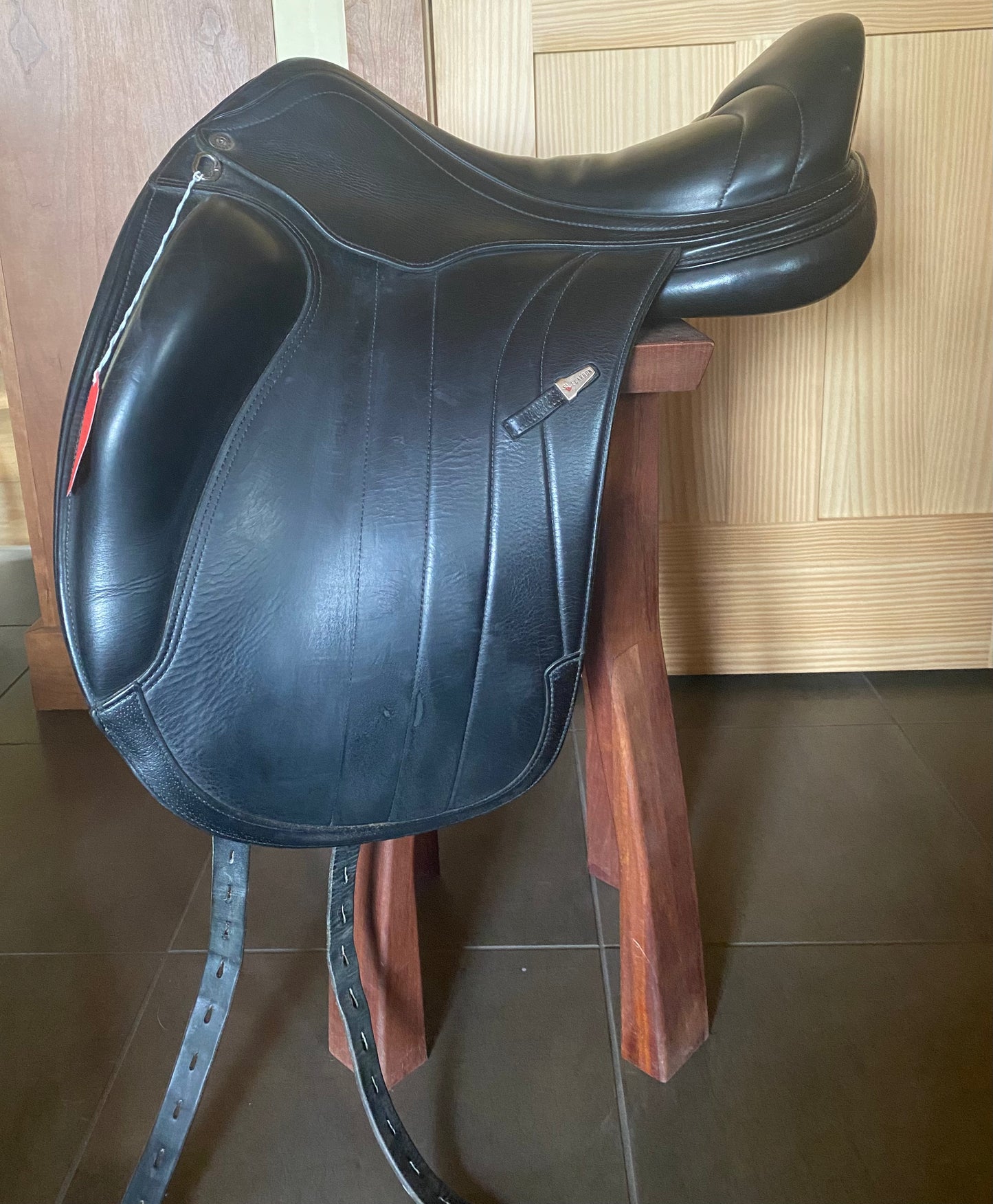 Equipe Viktoria Dressage Saddle 17.5 Long Flap Medium Black