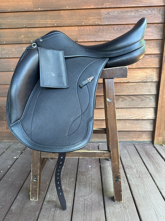 Equipe Olympia Dressage 17.5" M +1 Black