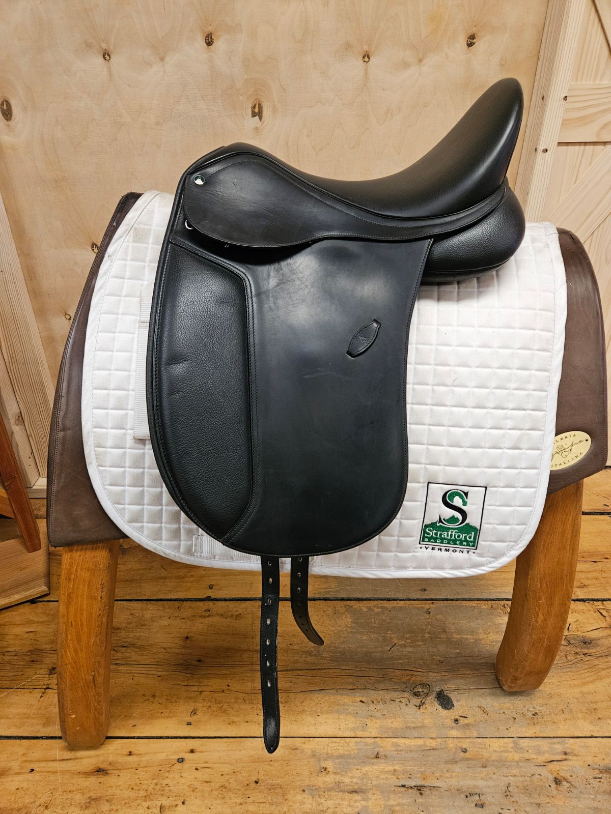 Arena Dressage Saddle-Black-16.5"